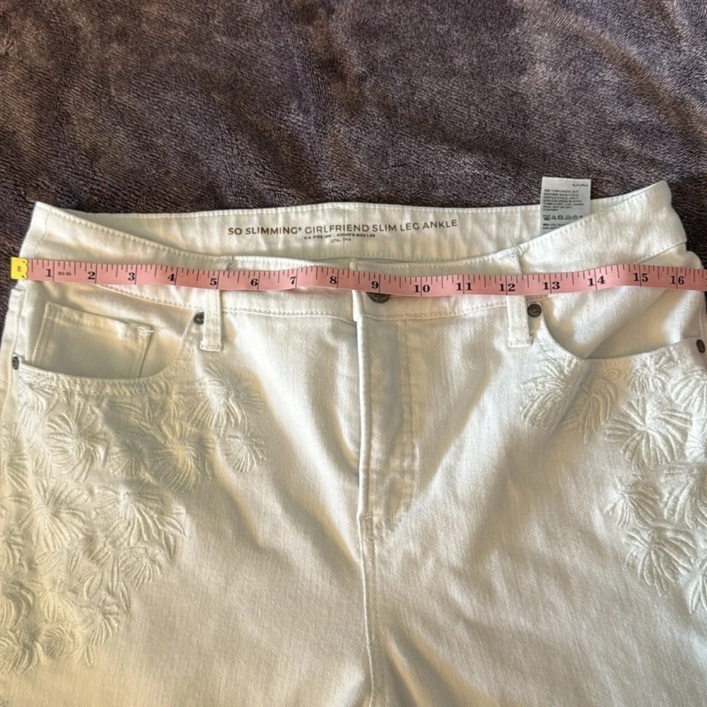 Chico's White Slim Leg Ankle Jeans - Picture 6 of 7